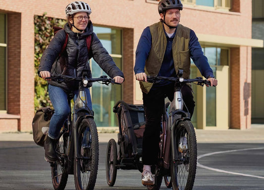 1	Step-through frame at a stop — rider confidence	Rider standing over a step-through e-bike at a Brisbane intersection, both feet flat on the ground, Bosch display visible — electric bikes Brisbane beginners