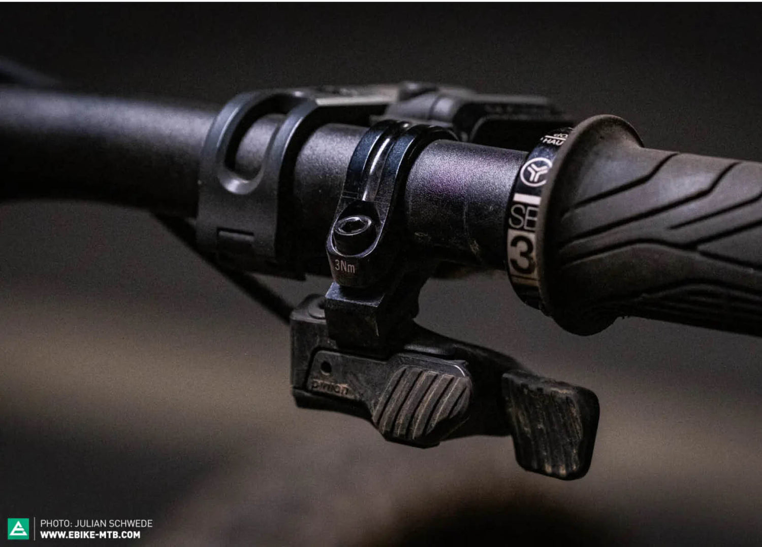 Close up of the Pinion gear shifter on a Moustache Clutch electric bike