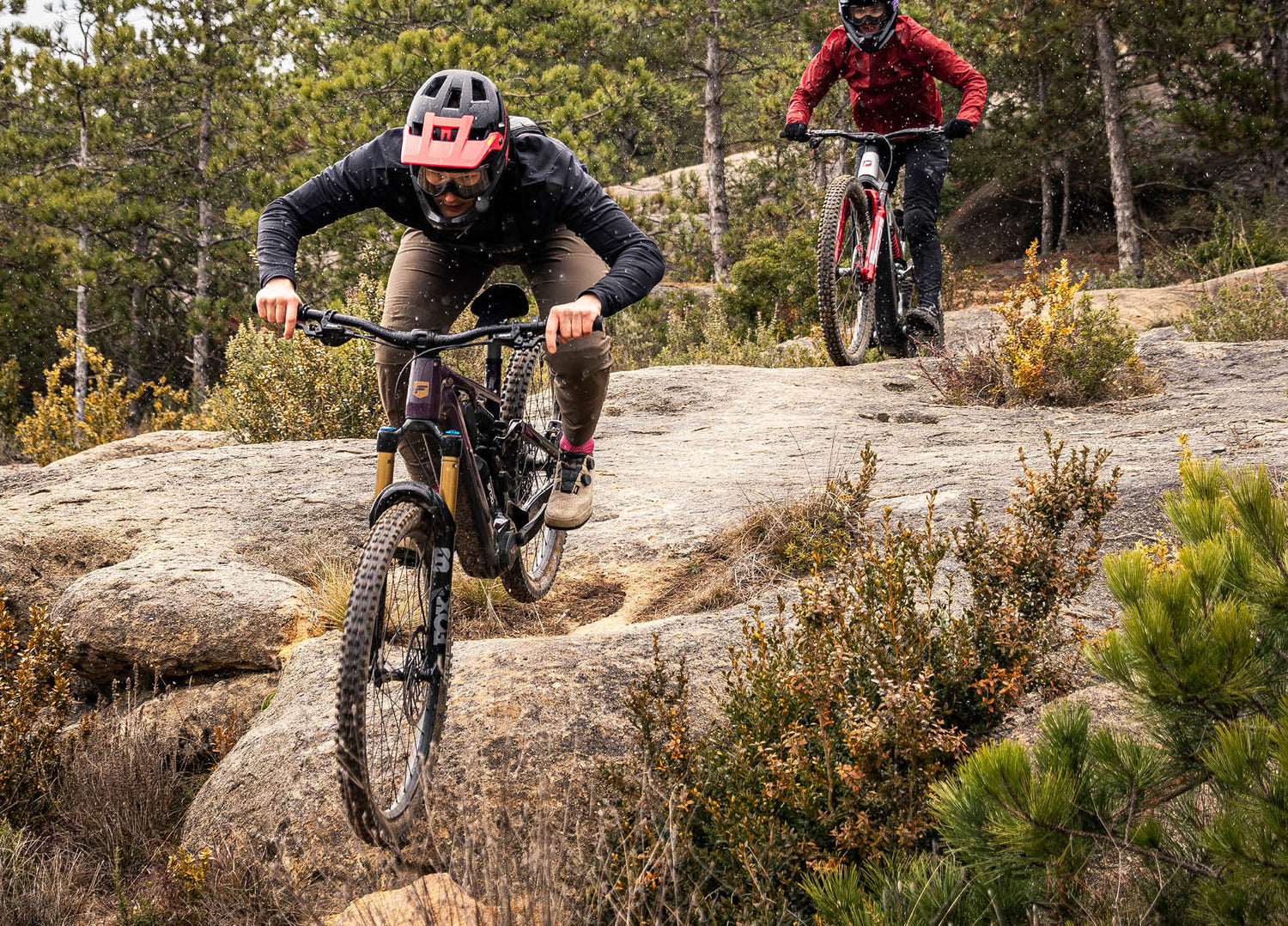 Two mountain bikers navigating rocky terrain on Focus Sam2 eMTB's 