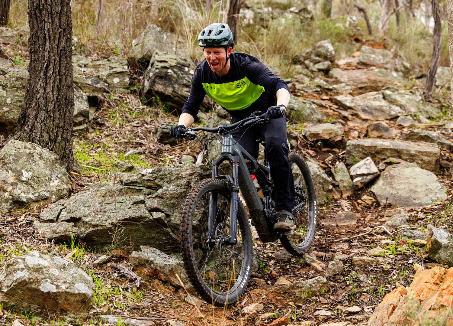 Focus Sam2 6.7 Electric Mountain Bike descending a rocky trail | being tested by Flow Magazine
