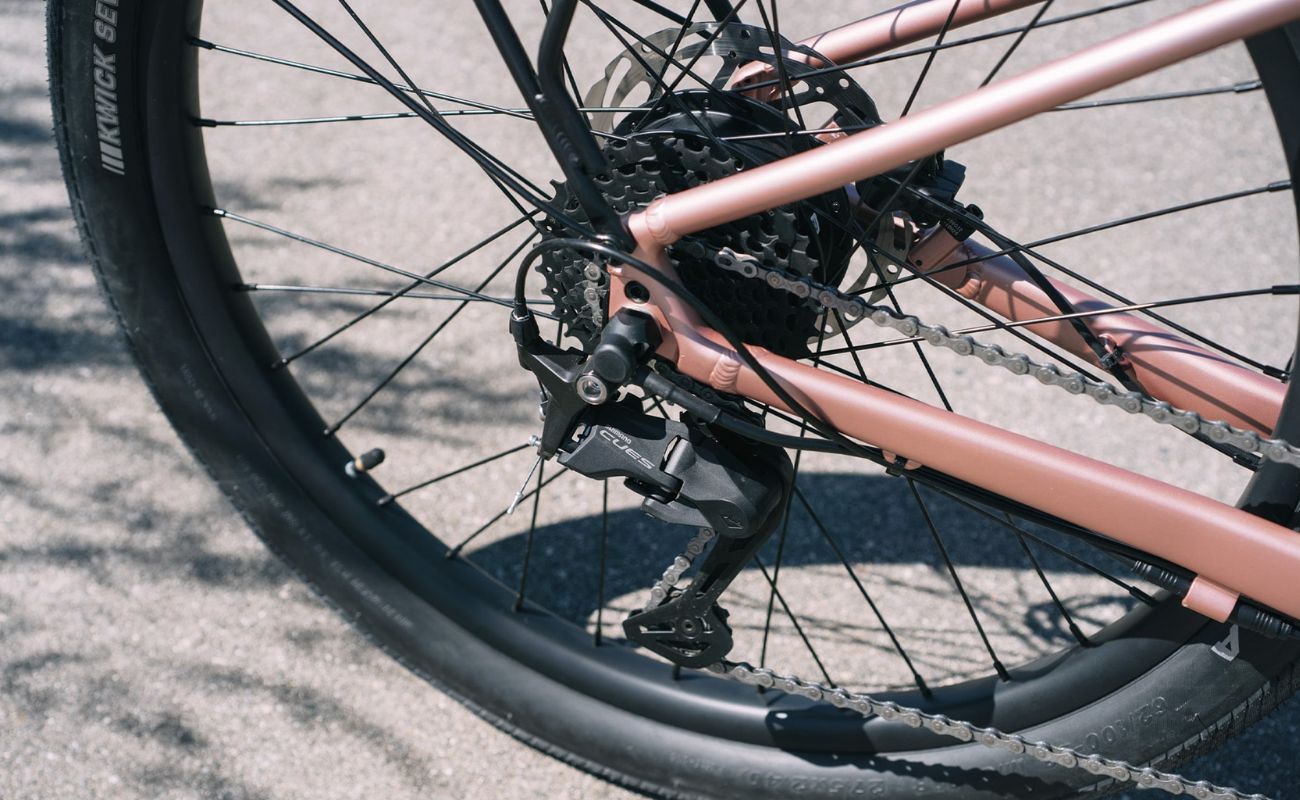 Norco Scene VLT 2 ST Shimano CUES 9-speed drivetrain detail
