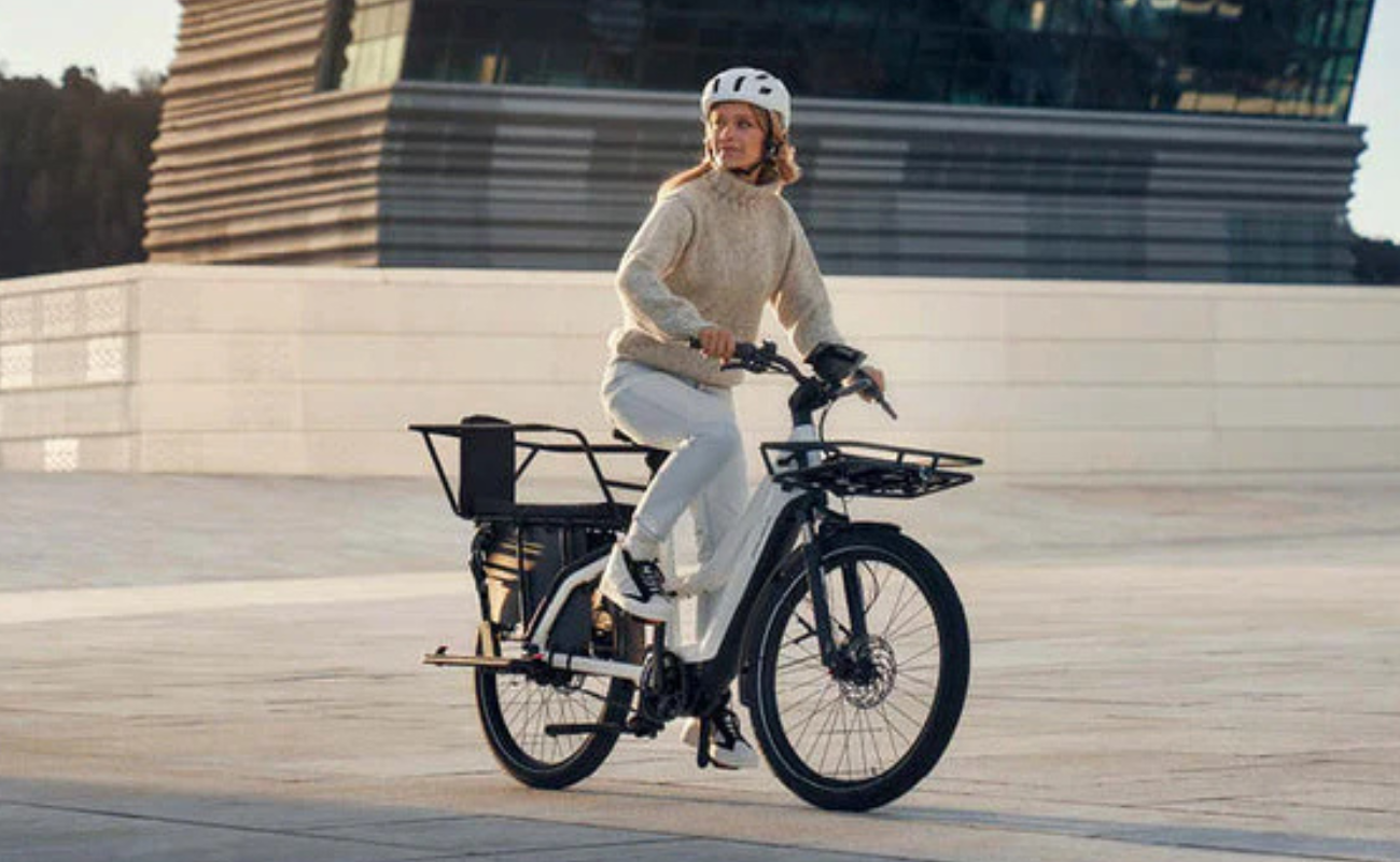 Woman riding bike with no passenger | Electric Bikes Brisbane