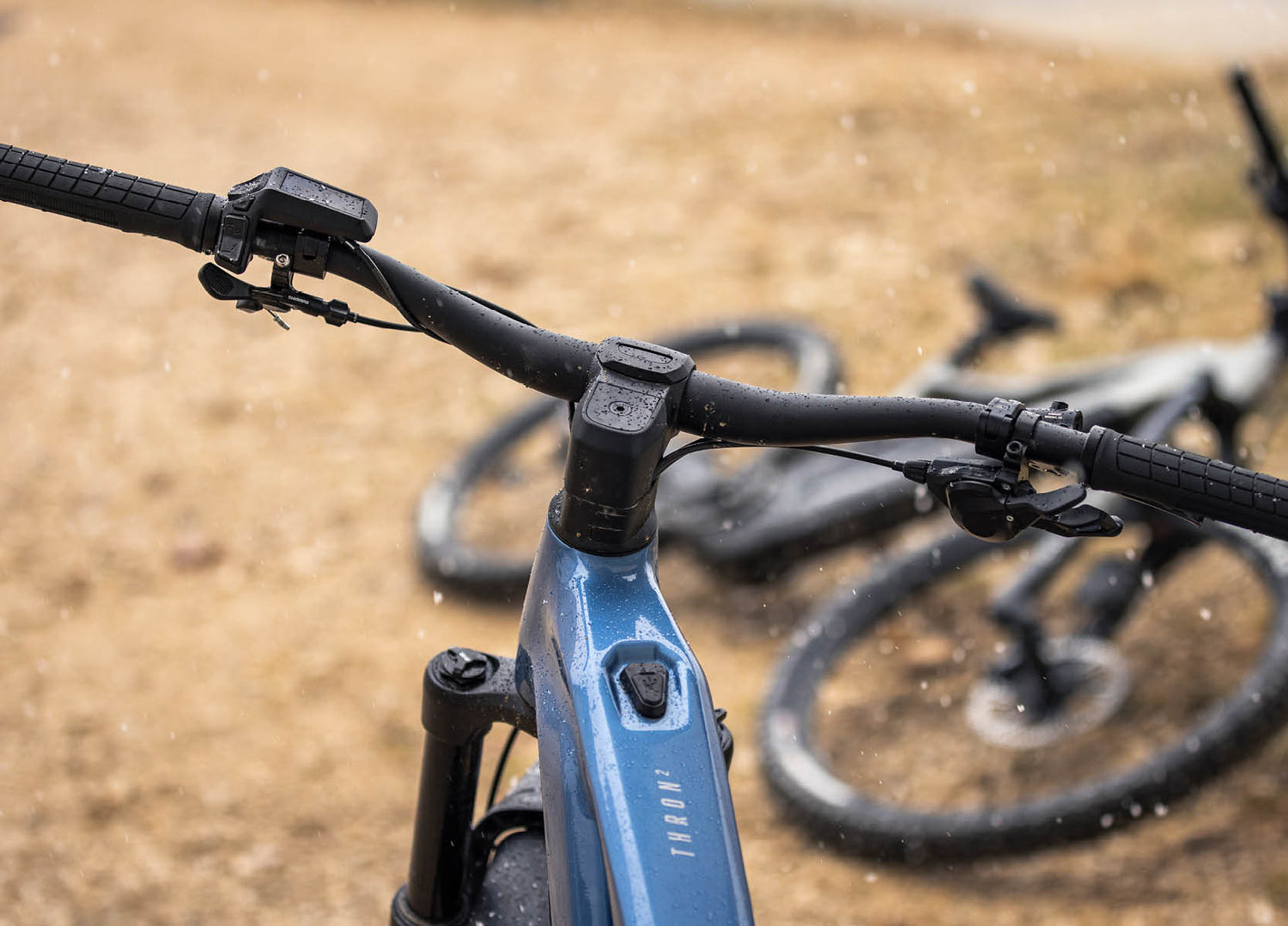 Close-up of Focus Thron2 6.7 electric bike handlebar and cockpit